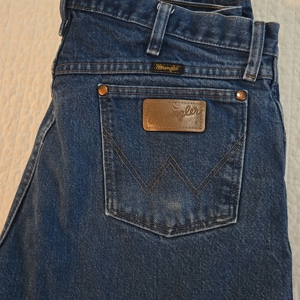 Wrangler Classic Blue Jeans with  Patch Cowboy Cut Vintage 34 X 30